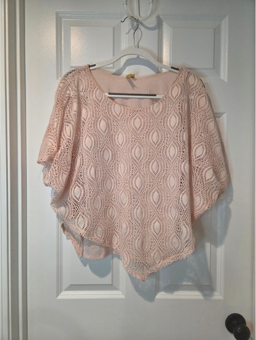 Vesture Group Women's Medium Pink Lace Overlay Blouse